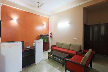 هتل Oyo 74244 Bip Inn Comforts By Cian Suites