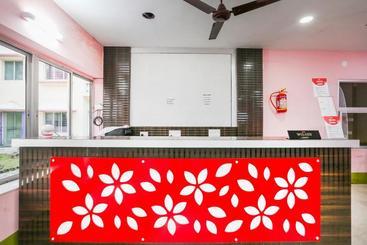 هتل Oyo Flagship 64038  Gloria Mandarmoni Beach Rd