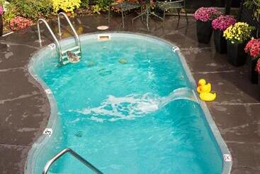 هتل Crowne Pointe Historic Inn Adults Only