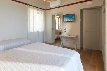 تختخواب و صبحانه Diecidodici Boutiquerooms