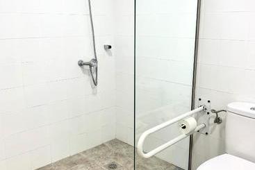 تختخواب و صبحانه Mamre Hostel