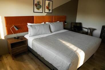 فندق 4411 Inn & Suites