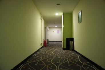 هتل 7days Inn Changchun Hongqi Street University Town Nanhu Plaza Branch