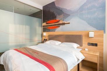 Thank Inn Chain Hotel Shanghai Songjiang District Yongfeng Road Store