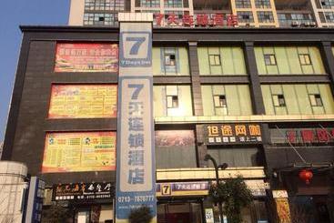 هتل 7days Inn Huanggang Normal College