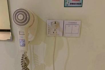 هتل 7days Inn Huanggang Normal College