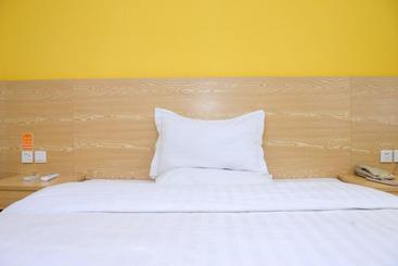 هتل 7days Inn Ruichang Pencheng East Road