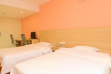 هتل 7days Inn Ruichang Pencheng East Road