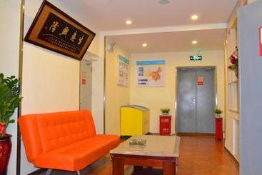 هتل 7days Inn Urumqi Happiness Road Bazaar