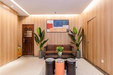 هتل 7 Days Inn Zhengzhou Erqi Square Metro Station Branch