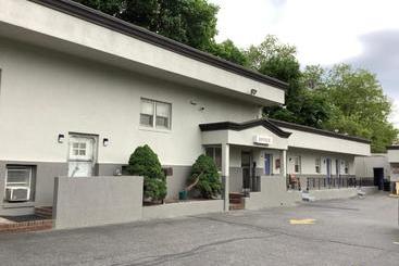 فندق Executive Inn & Suites  Neptune  Tinton Falls