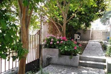 پانسیون Bajto House