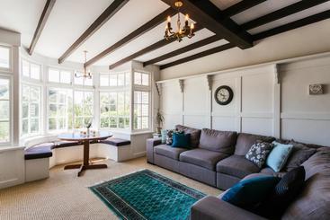 تختخواب و صبحانه Elliot House