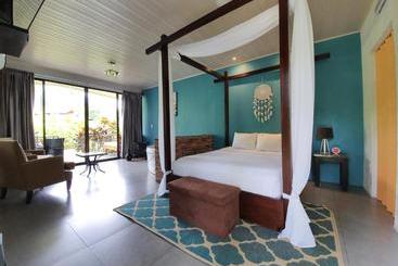 هتل Yellow Tree Suites