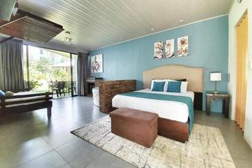 هتل Yellow Tree Suites