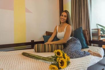 هتل Yellow Tree Suites