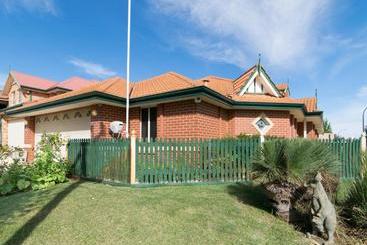 Ascot On Swan Bed & Breakfast