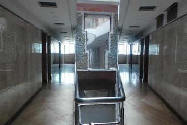 هتل Adarsha Palace