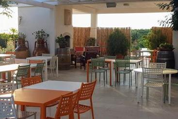 هتل Agriturismo Donna Clementina