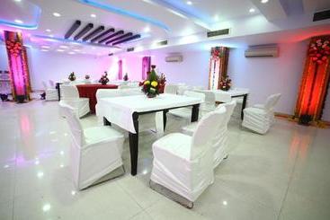 هتل Taru Inn