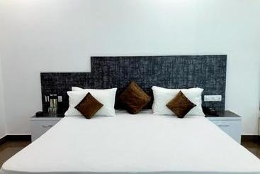 هتل Taru Inn