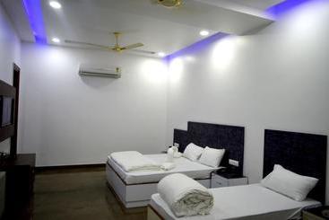 هتل Taru Inn