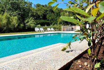 Le Village Sarzana