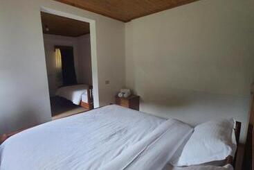 پانسیون Guest House Flodisa