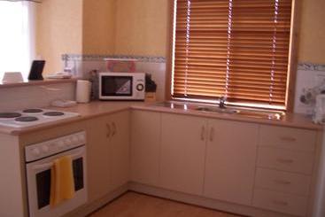 تختخواب و صبحانه Carolynnes Cottages