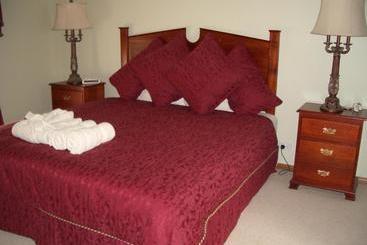 تختخواب و صبحانه Carolynnes Cottages