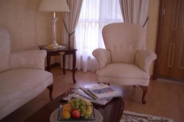 تختخواب و صبحانه Carolynnes Cottages