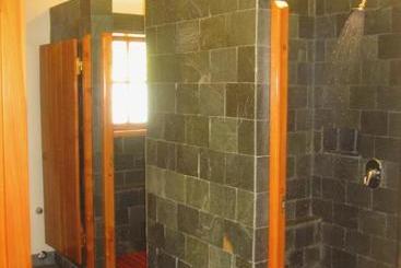 تختخواب و صبحانه La Confluencia Lodge