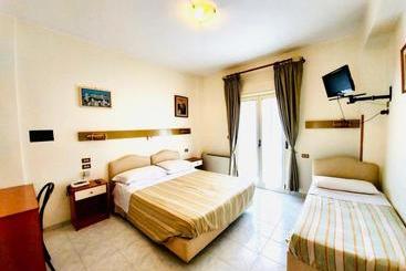בית מלון כפרי Albergo Delle Rose