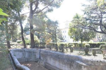 تختخواب و صبحانه Ostello Villa Redenta