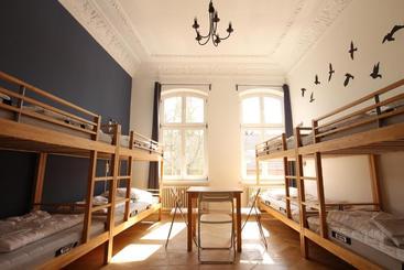 Blue Doors Hostel Altstadt