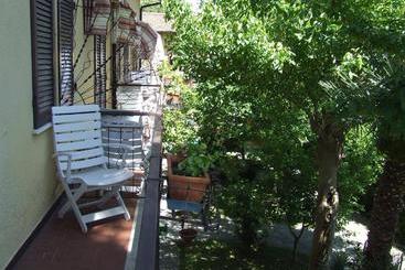 هتل Bed&breakfast Villa Lorena