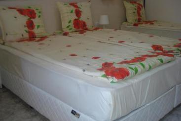 پانسیون Kupenova Guest House
