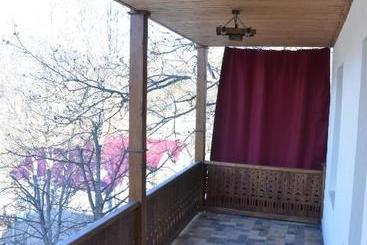 تختخواب و صبحانه Petit Dilijan