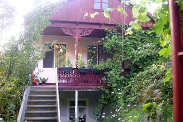 تختخواب و صبحانه Petit Dilijan