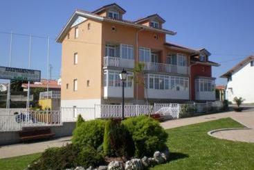 Apartamentos Bañugues