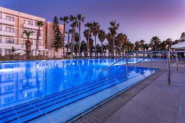 هتل Louis Phaethon Beach
