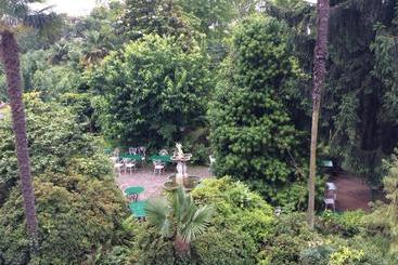 هتل Albergo Villa Azalea