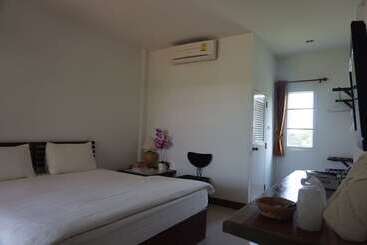 هتل Thatphanom Place