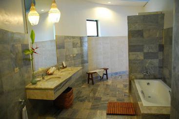 هتل Cordova Reef Village Resort