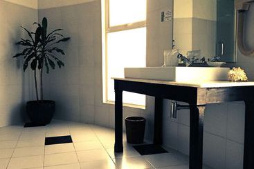هتل Cordova Reef Village Resort