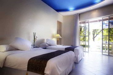 هتل Cordova Reef Village Resort