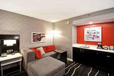 هتل Doubletree By Hilton Deadwood At Cadillac Jack's