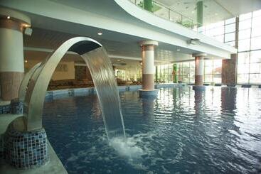 هتل Holiday World Riwo