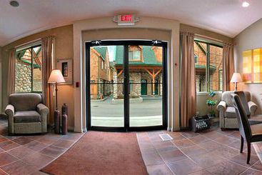 ホテル Mystic Springs Chalets & Hot Pools