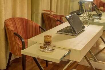 هتل Villa Morra Suites